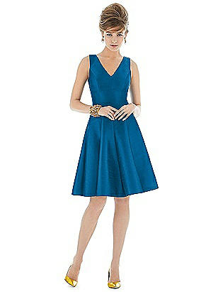 Alfred Sung Style D662 http://www.dessy.com/dresses/bridesmaid/d662/